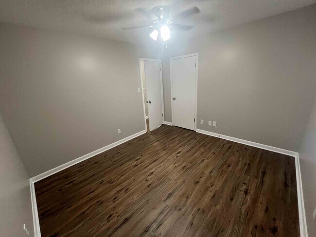 Foto del edificio - 512 Blaine Dr SW