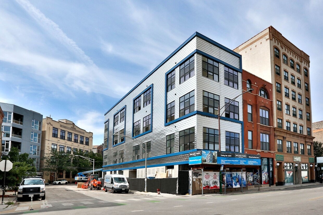 Primary Photo - Brand New 1 Bed in Wicker Park. 12' Ceilings. Huge Windows, Elevator Building. Roof Deck. Free In...