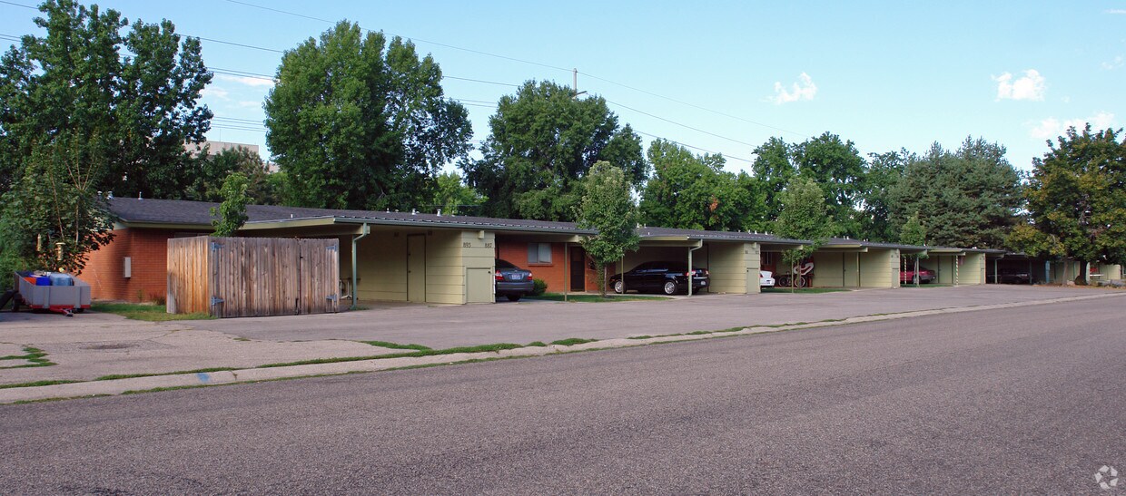 Primary Photo - Holly Manor