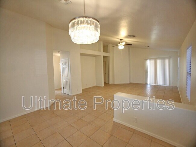 Foto del edificio - 8644 W Mauro Ln