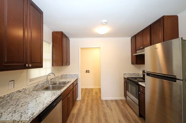 Building Photo - 1109 Dunwoody Dr