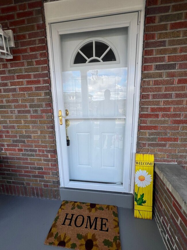 Foto del edificio - Newly Updated 3 bedroom Mount Penn Home with garage