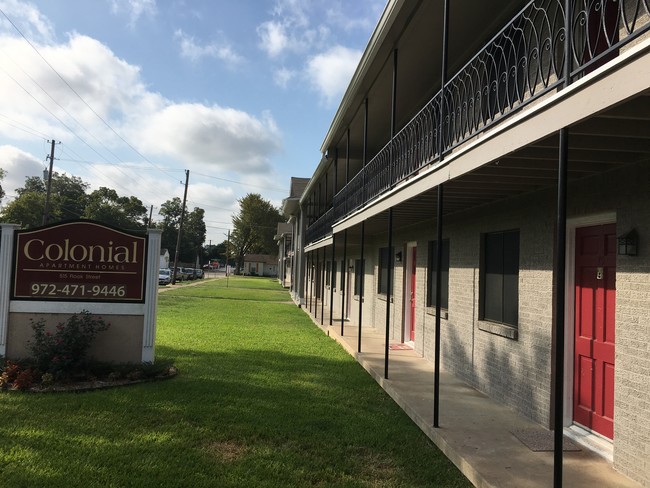 Building Photo - Colonial Apartments