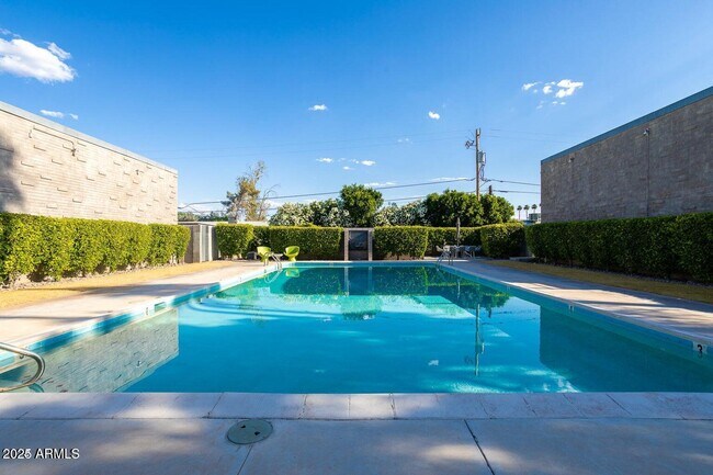 Foto del edificio - 7601 E 2nd St