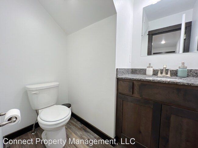 Building Photo - 3 br, 2.5 bath House - 703 Halfpipe - Unit B