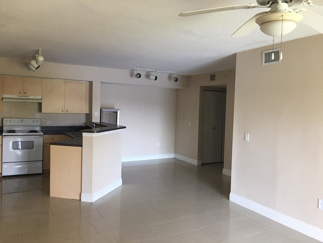 Building Photo - 4211 San Marino Blvd