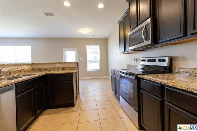 Building Photo - 6204 Daisy Way