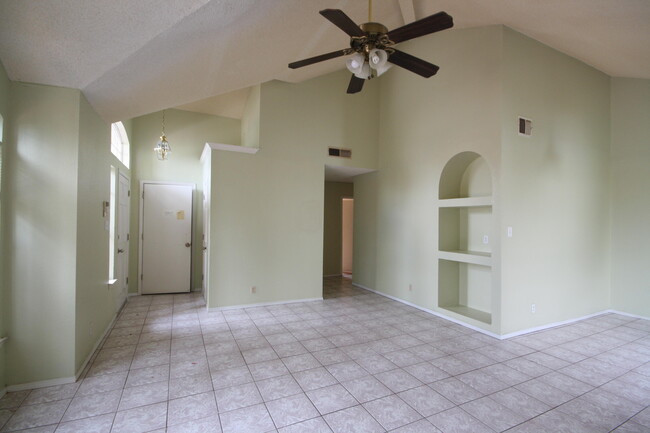 Building Photo - 7501 Plaza Taurina Dr