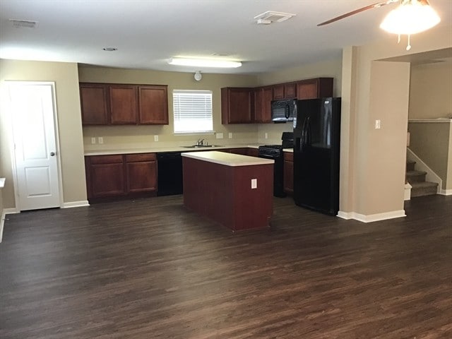 Foto del edificio - 11322 Flying Geese Ln