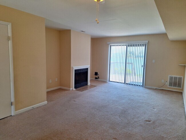 Building Photo - 152 Eberly Terrace  Hampton, VA 23669
