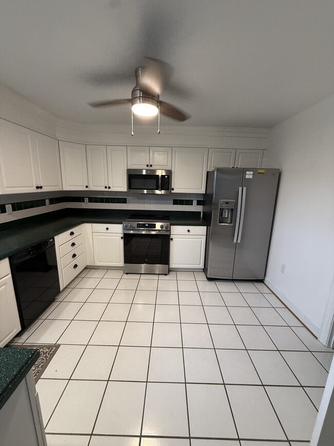 Building Photo - 1402 Groton Ct