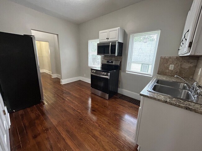 Foto del edificio - Right Size and a Great Location! Two bedroom Home!