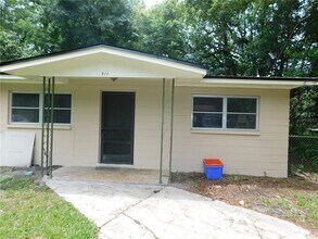 Building Photo - 711 NW 19th Ave
