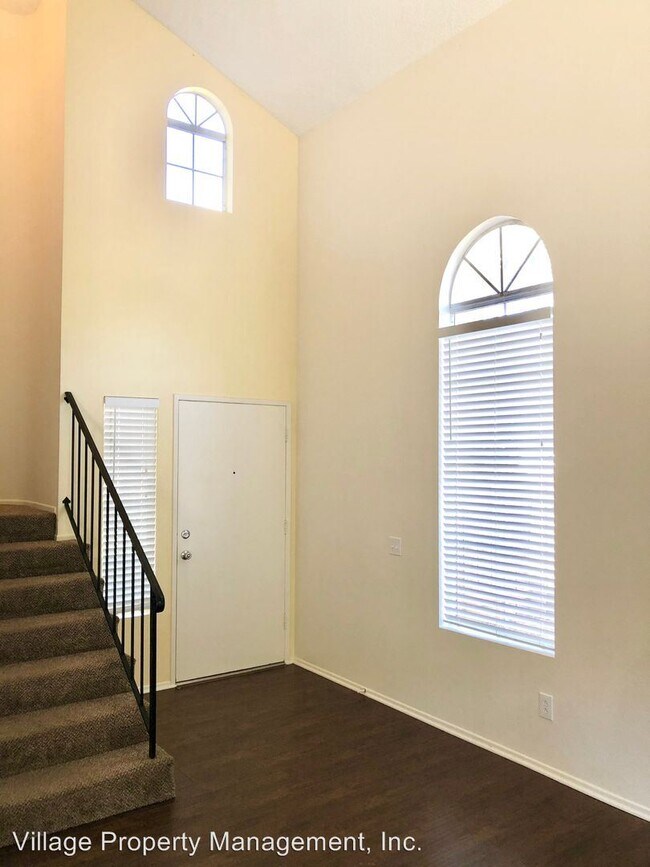 Building Photo - 3 br, 2.5 bath House - 2022 Badger Glen
