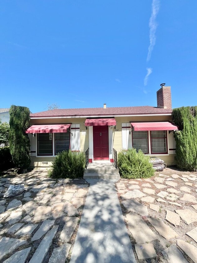 Primary Photo - Charming 2 Bedroom Cottage in the Heart of Downtown Paso Robles! AVAILABLE June 20, 2026 **DO NOT...