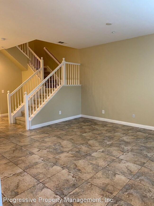Building Photo - 3 br, 2.5 bath House - 430 Caminito Azul