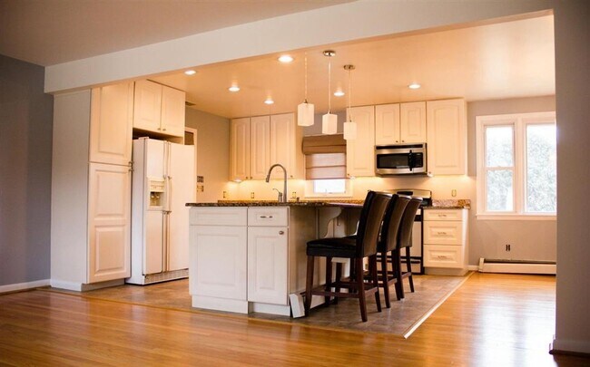Building Photo - 4BR Single Family in Cockeysville | Granite Kitchen | Finished Lower Level | Central A/C | Great ...