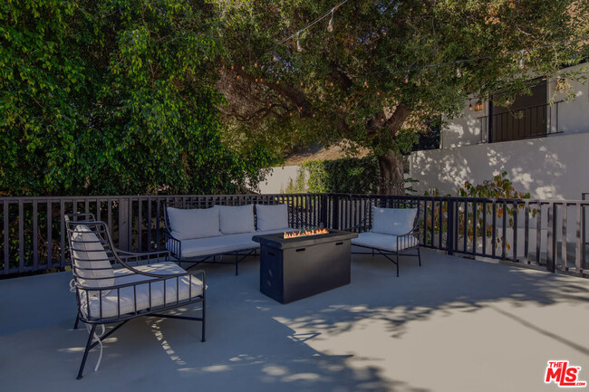 Building Photo - 9849 Portola Dr