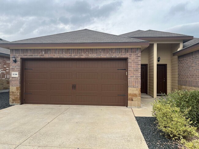 Foto del edificio - Luxury 3/2Duplex in Seguin, TX