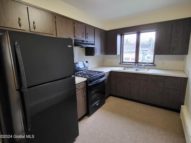 Building Photo - 109 3rd St