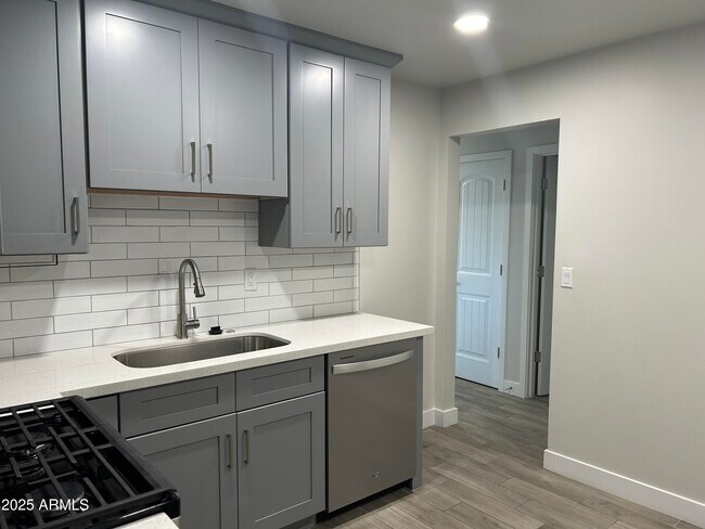 Building Photo - 3332 N 66th Pl
