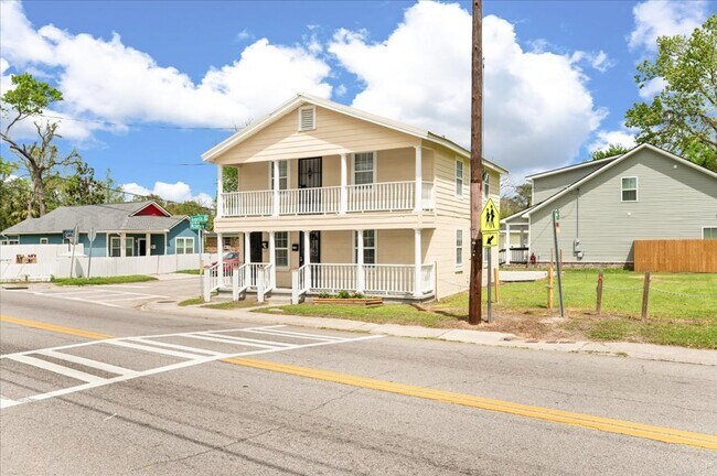 Building Photo - 1514 Augusta Ave