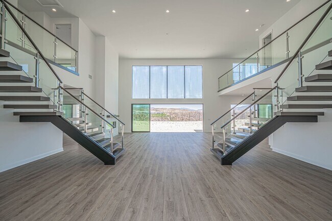 Foto del edificio - Spacious 5-Bedroom Home with Community Ame...