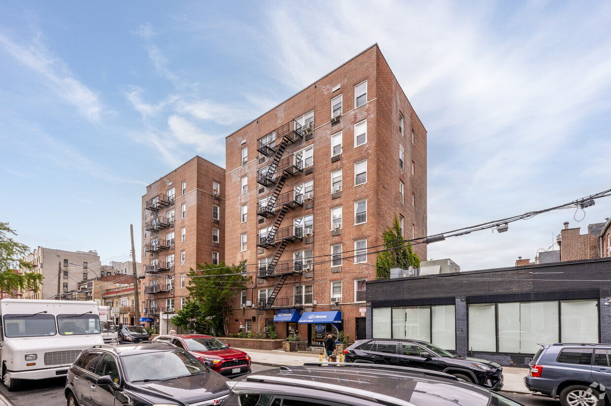 Primary Photo - 1720 E 13th St