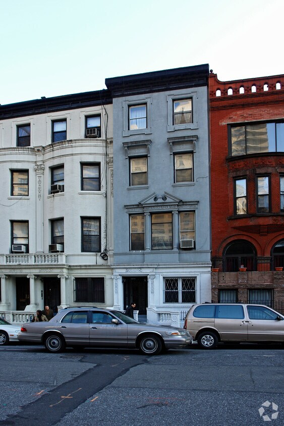 Building Photo - 257 W 70th St