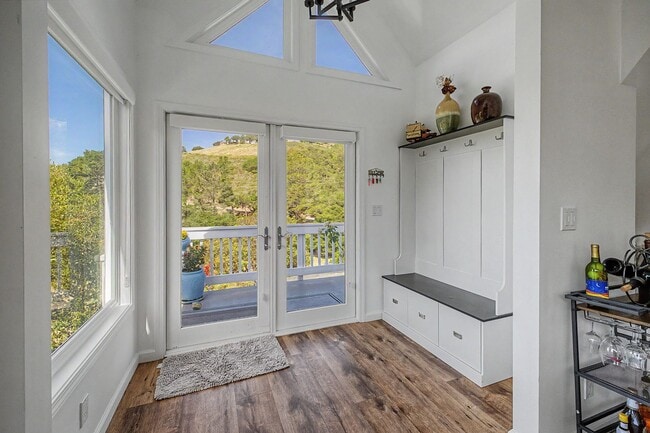 Building Photo - Luxury furnished retreat in Carmel Valley
