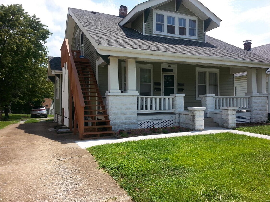 Primary Photo - 708 W Main St