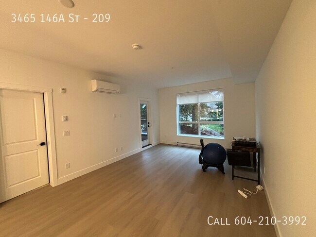 Photo du bâtiment - Brand New Condo in South Surrey