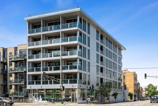 Building Photo - 2800 W North Ave