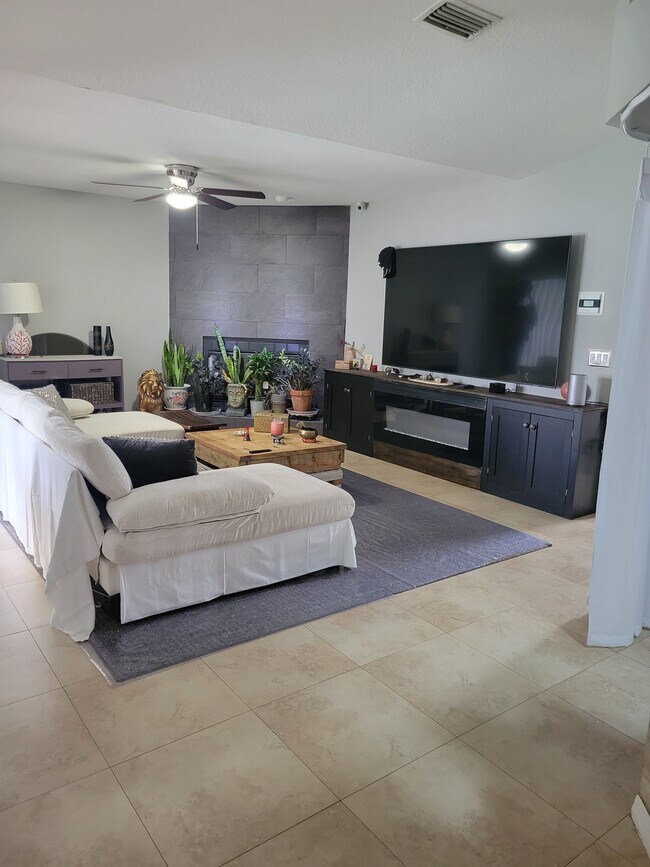 Foto del edificio - 7839 SW 63rd Ave Rd