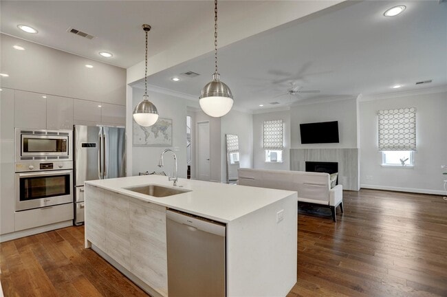 Building Photo - 1715 Maravilla Dr