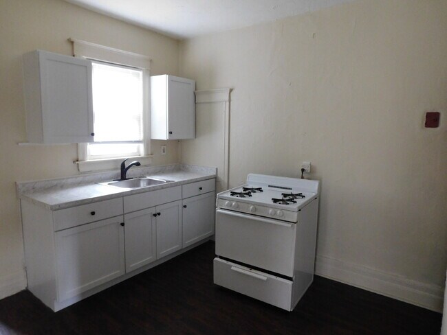 Foto del edificio - Newly Remodeled 1st Floor Apartment Near Downtown Mt Clemens