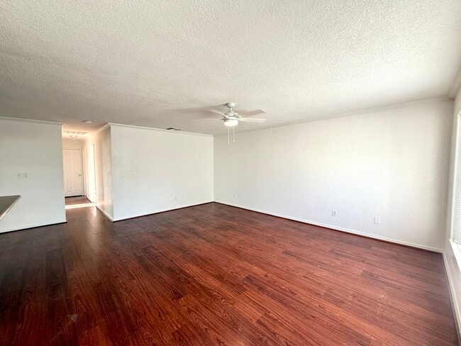 Building Photo - 236 E 46th St