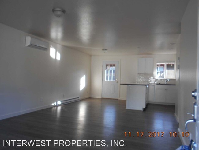 Building Photo - 861-893 Chemawa Rd N