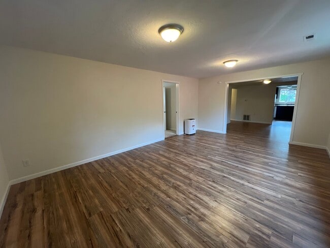 Building Photo - Downtown Bremerton Two Bedroom, Available Now!
