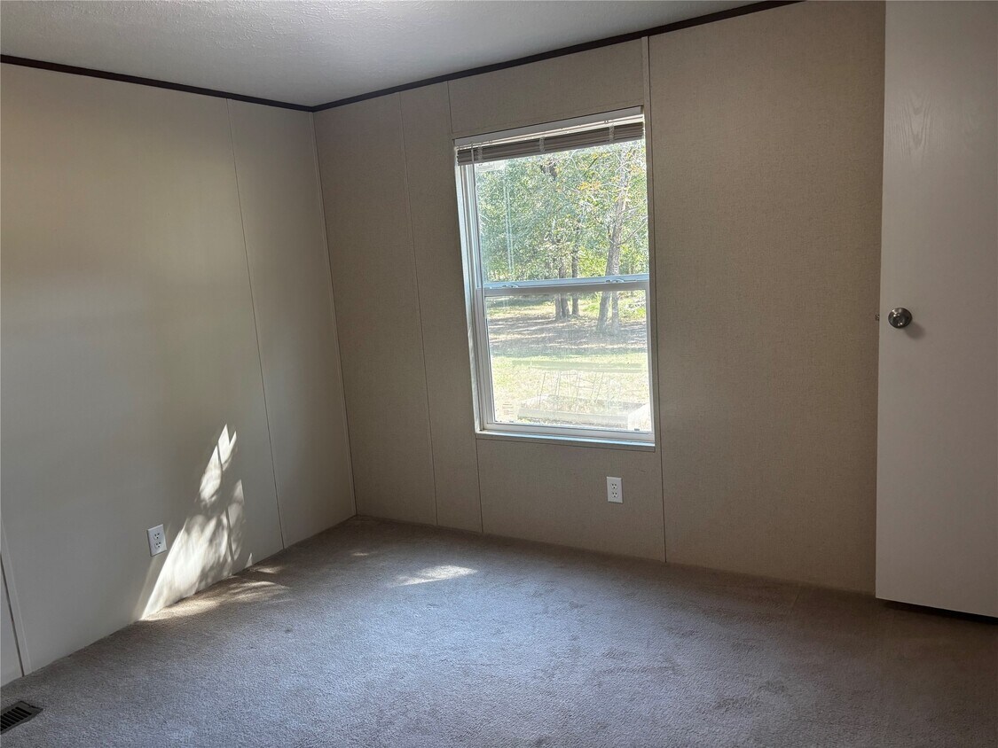 Building Photo - 10 S Walnut Lake Dr