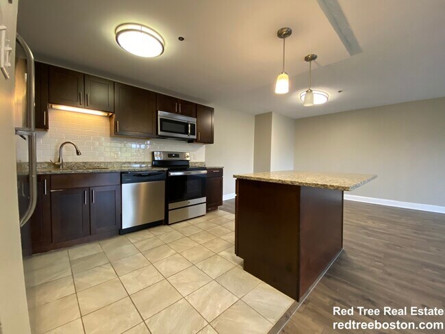 Building Photo - 1111 Beacon St