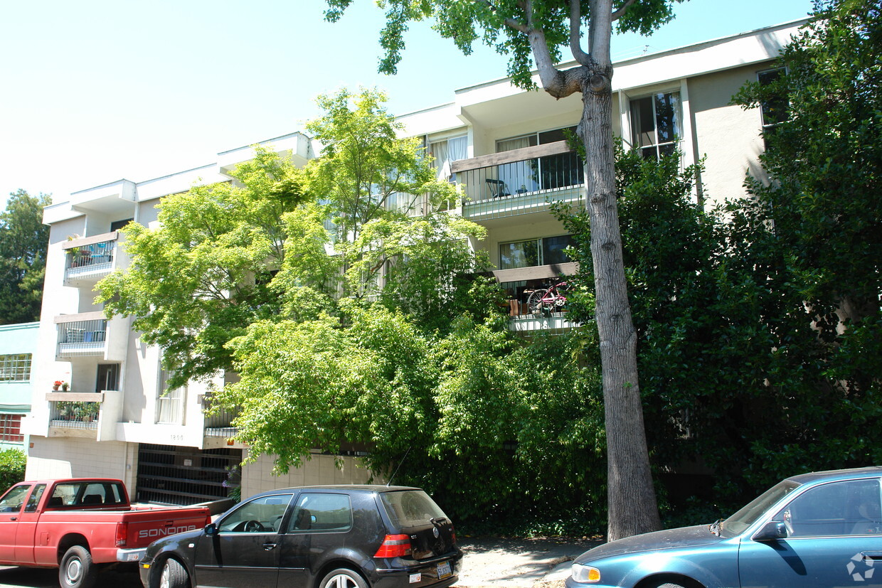 Building Photo - Spruce Street Apartments