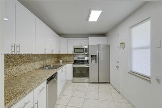 Building Photo - 1351 NE 191st St