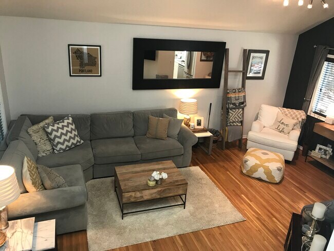 Foto del edificio - 828 Maple St