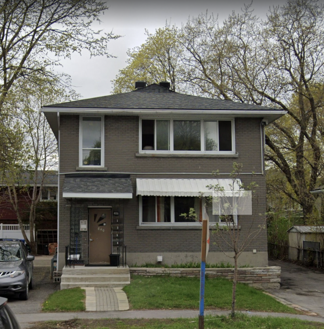 Building Photo - 844 Woodroffe Ave