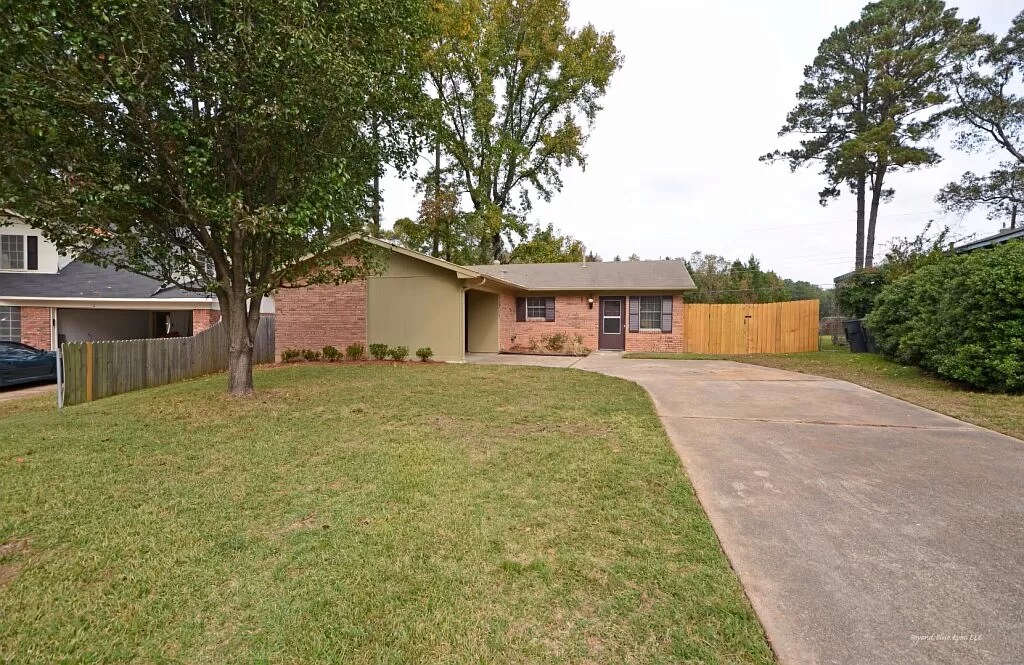 Primary Photo - 2214 Cynthia Ln