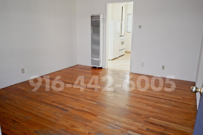 Building Photo - Kenwood Apartments 2426