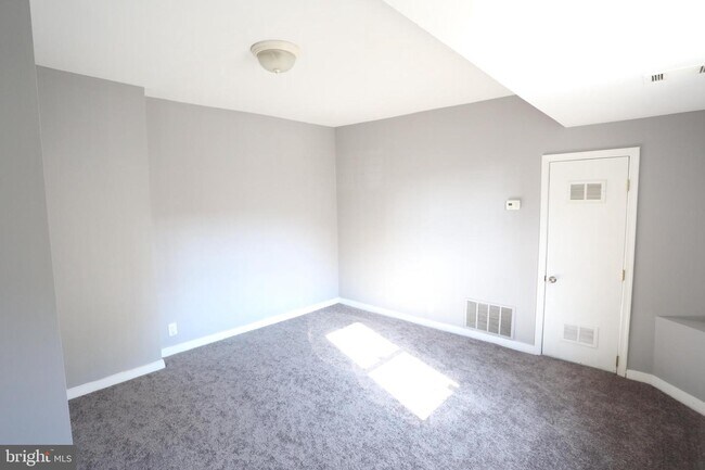 Building Photo - 403 N Castle St