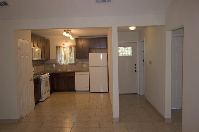 Building Photo - 5204 Village Trail