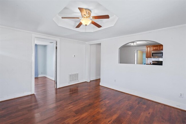 Building Photo - 401 Eberhart Ln